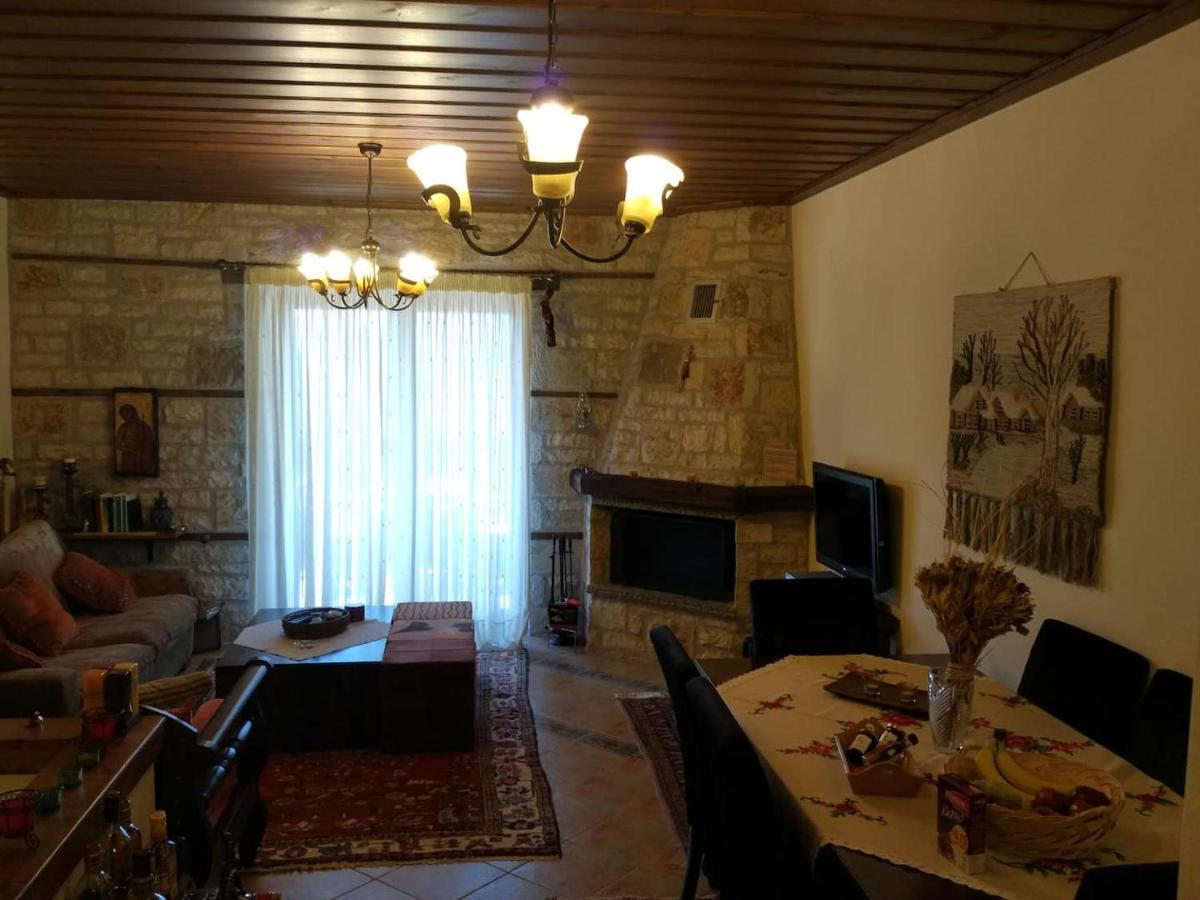 Karpenísion La Casa Di Pietraヴィラ エクステリア 写真