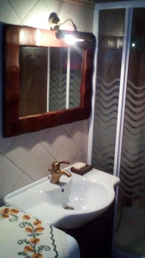 Karpenísion La Casa Di Pietraヴィラ エクステリア 写真